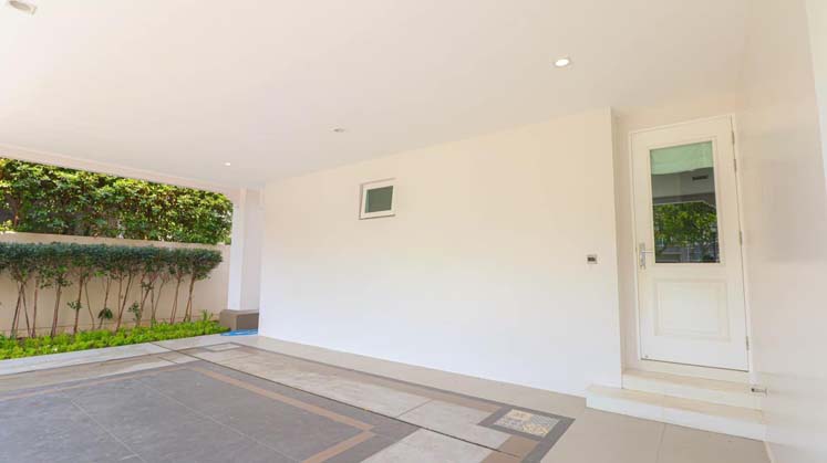 House with Shared Pool in Bangnatrad : Nantawan Bangna Km.7 